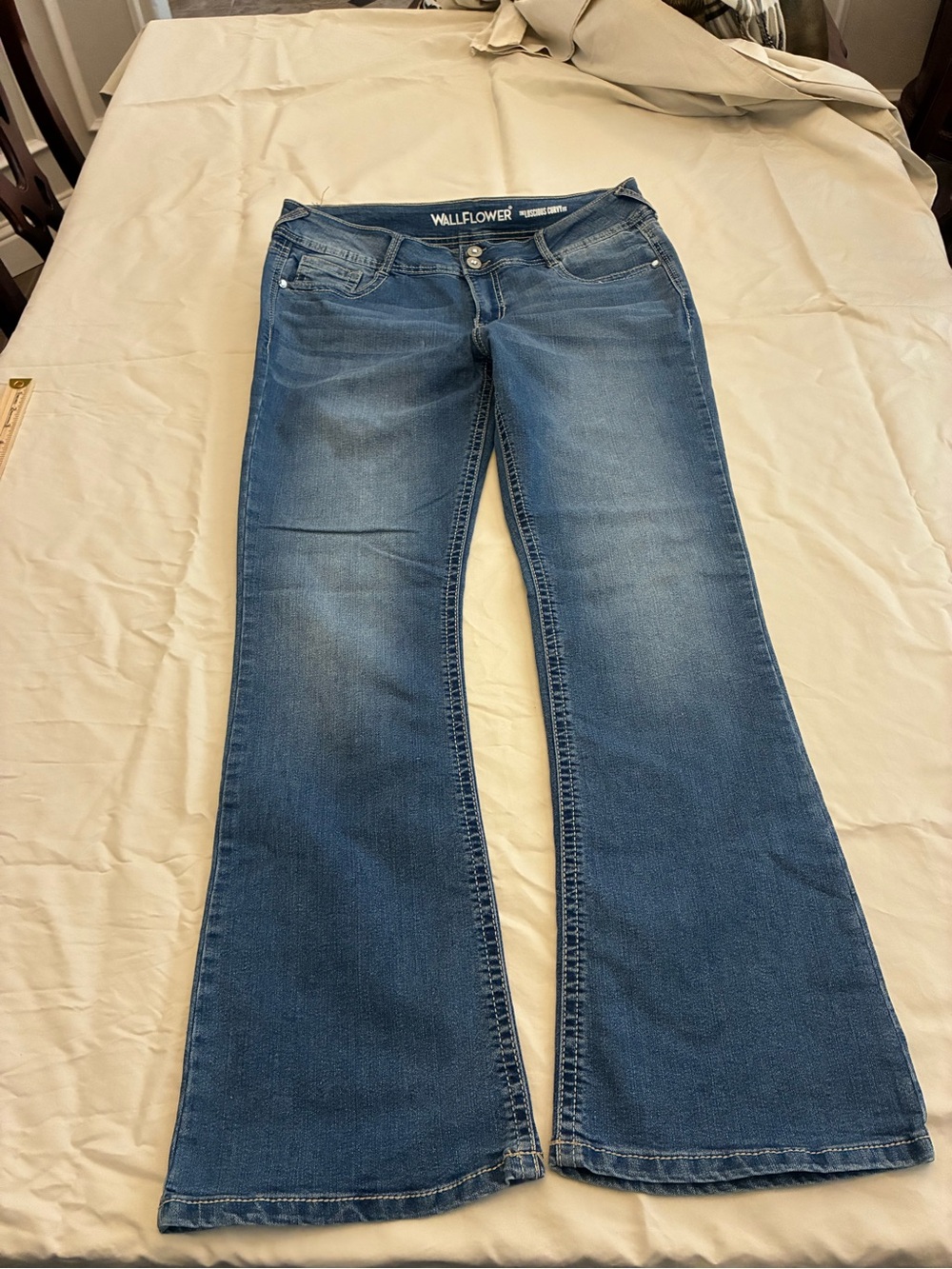 Wallflower Women’s Medium Blue Flare Jeans Size 13